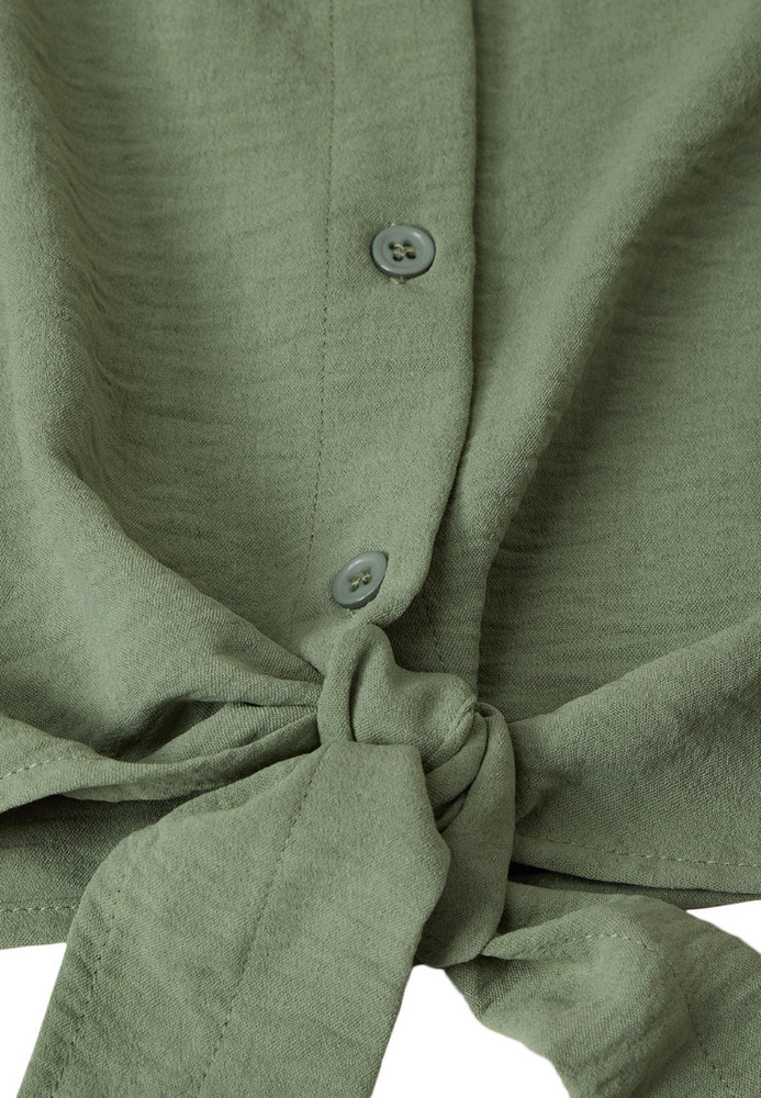 Bluse mit Knoten