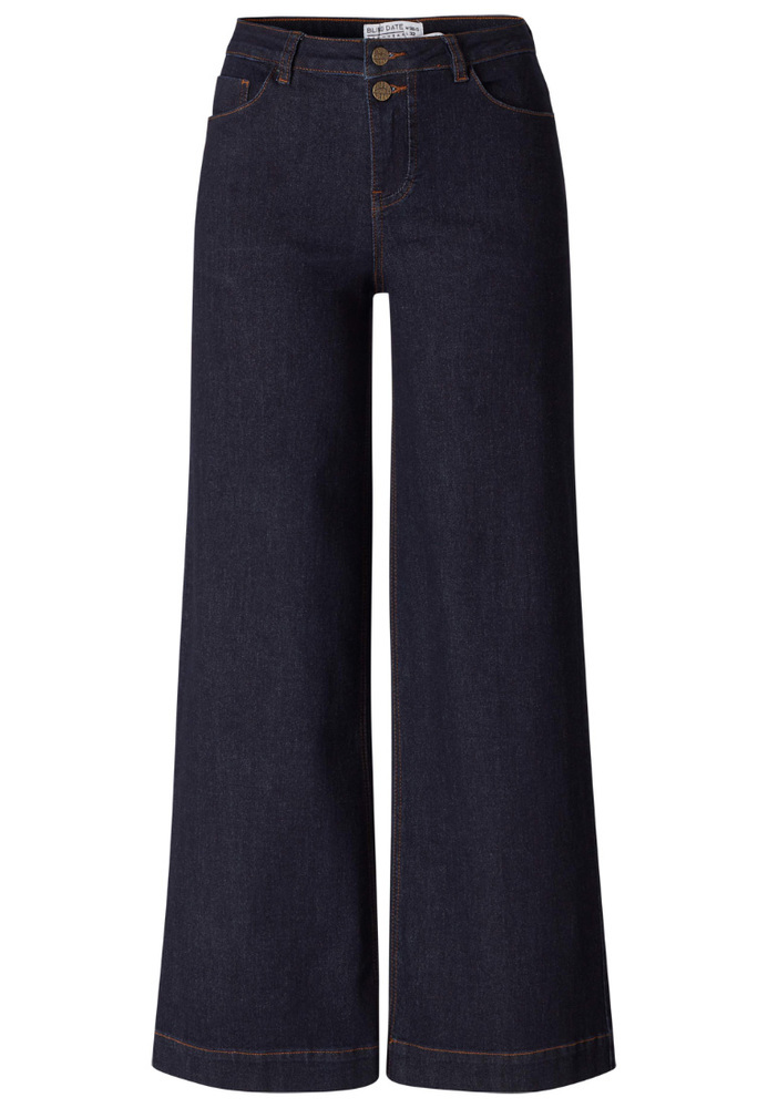 Wide-Leg High-Waist Jeans