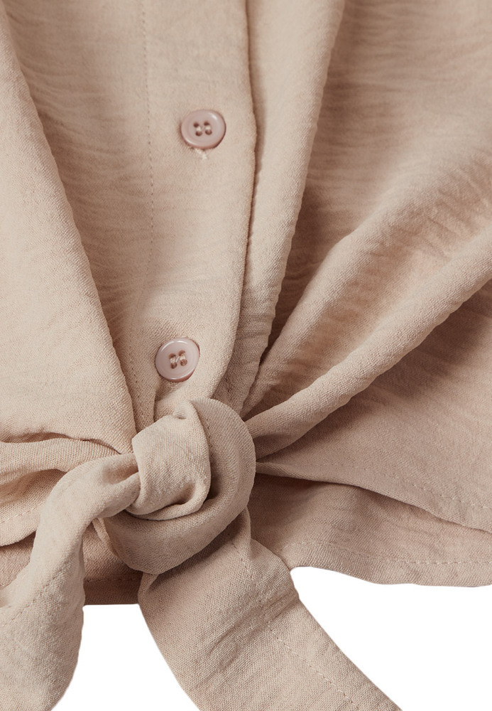 Bluse mit Knoten