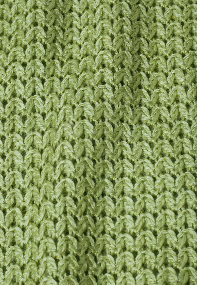 Strickpulli mit U-Boot-Ausschnitt