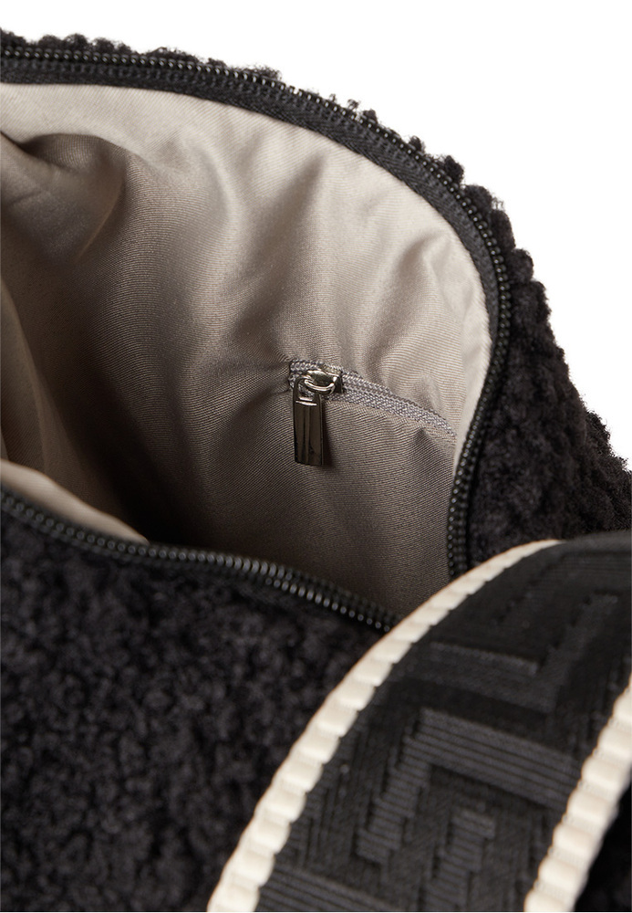 Tasche mit Teddyfell-Optik