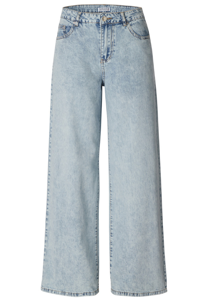 Wide-Leg High-Waist Jeans